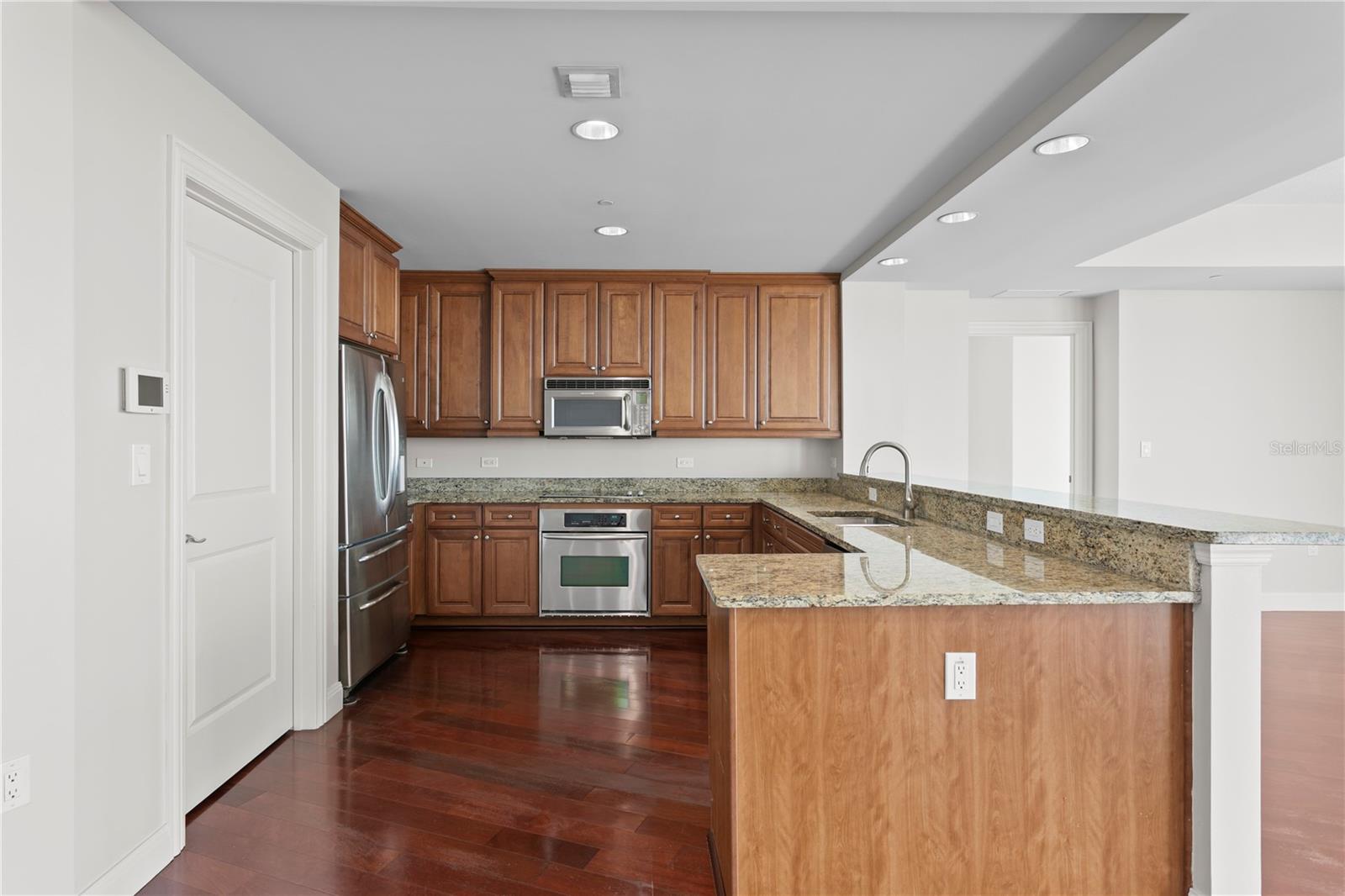 450 KNIGHTS RUN AVE #1004