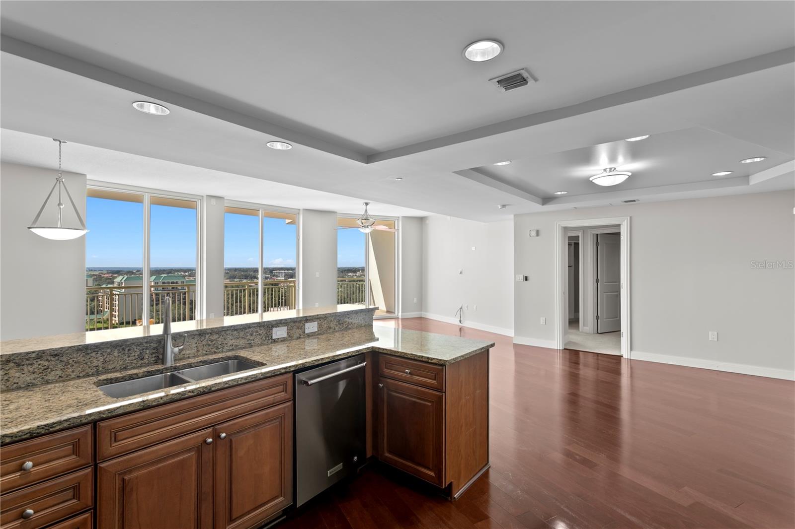450 KNIGHTS RUN AVE #1004