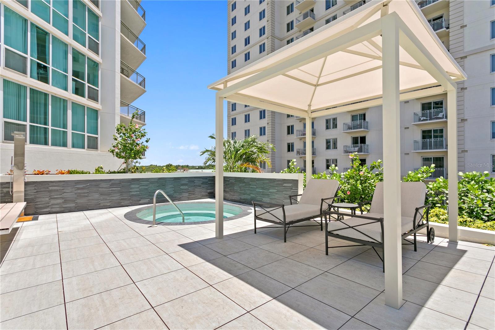 450 KNIGHTS RUN AVE #1004