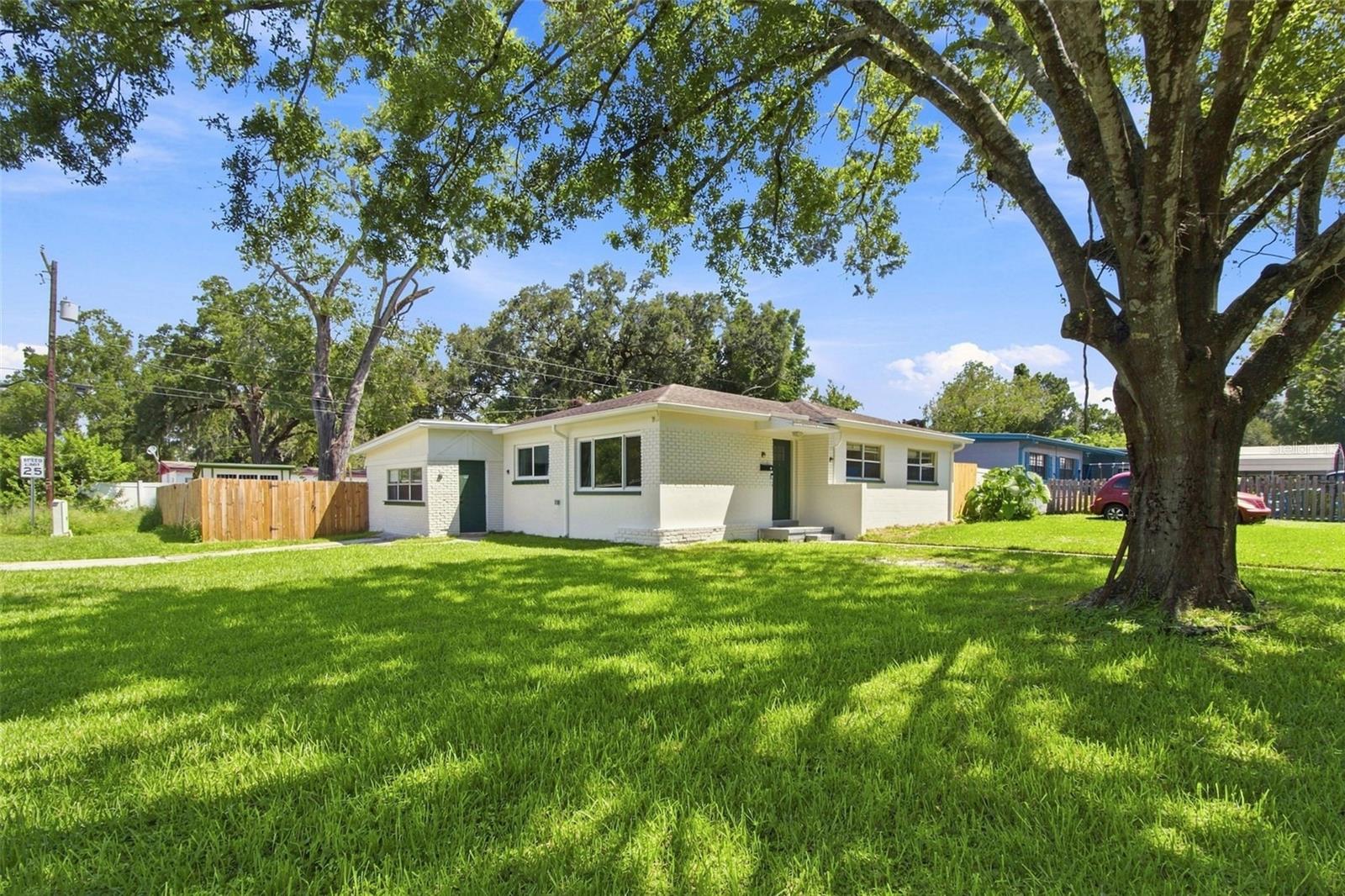 2002 E Hamilton Ave, Tampa