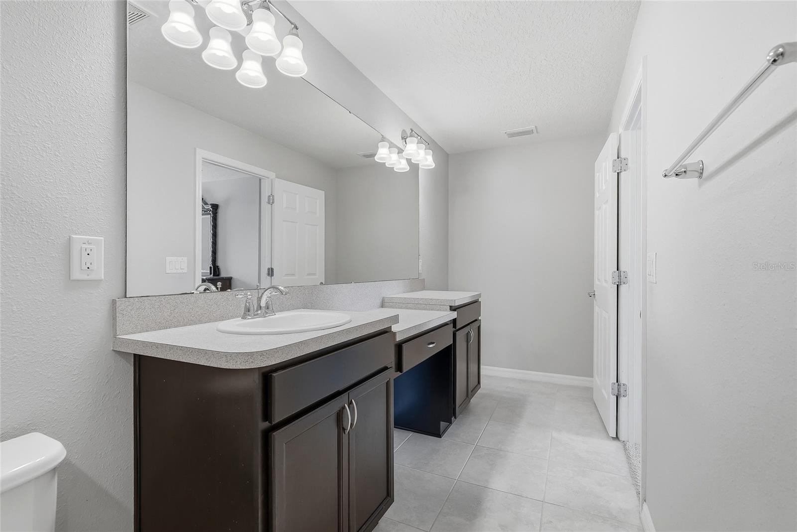 5304 SYLVESTER LOOP