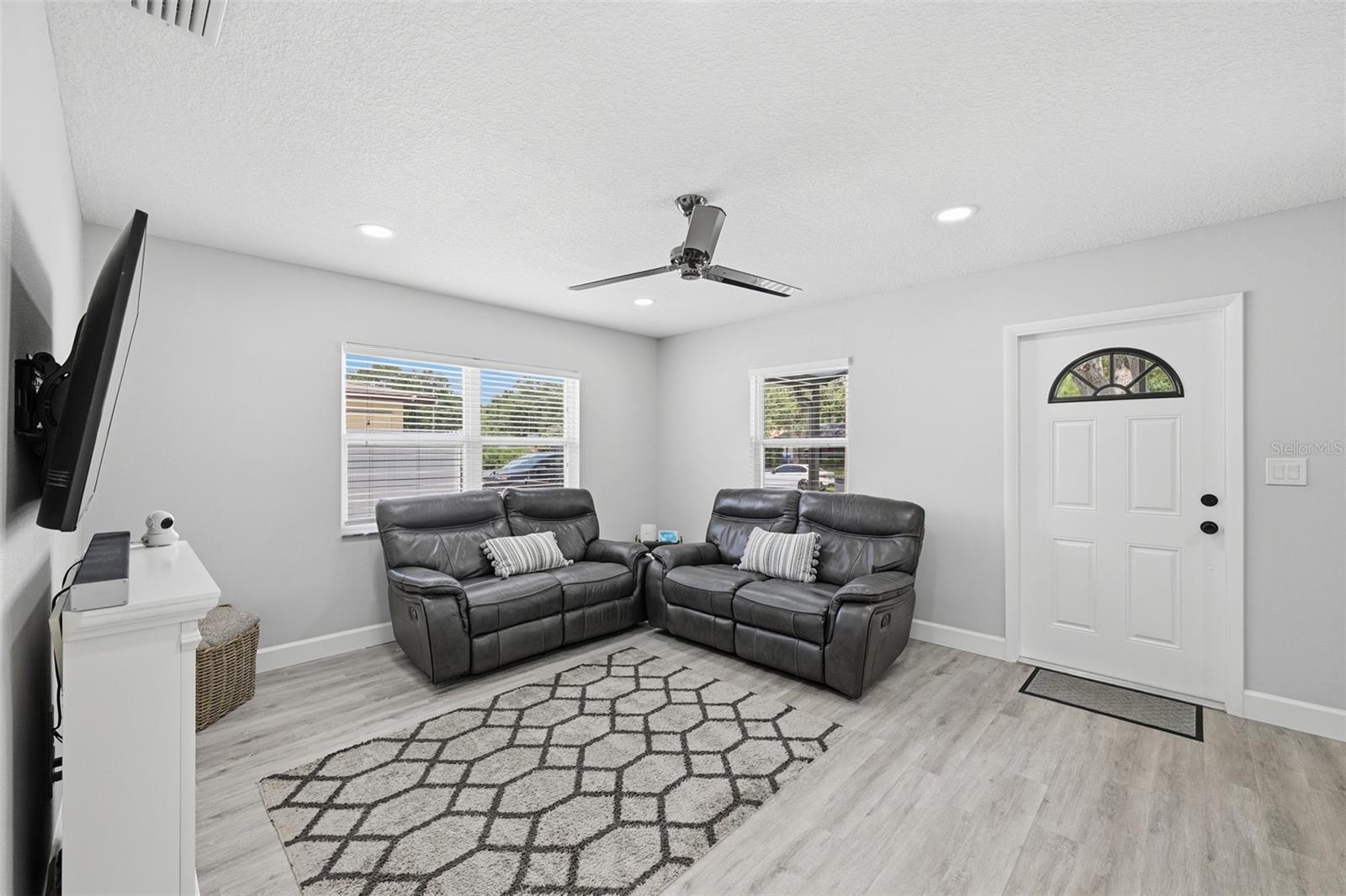 8015 TUDOR PL