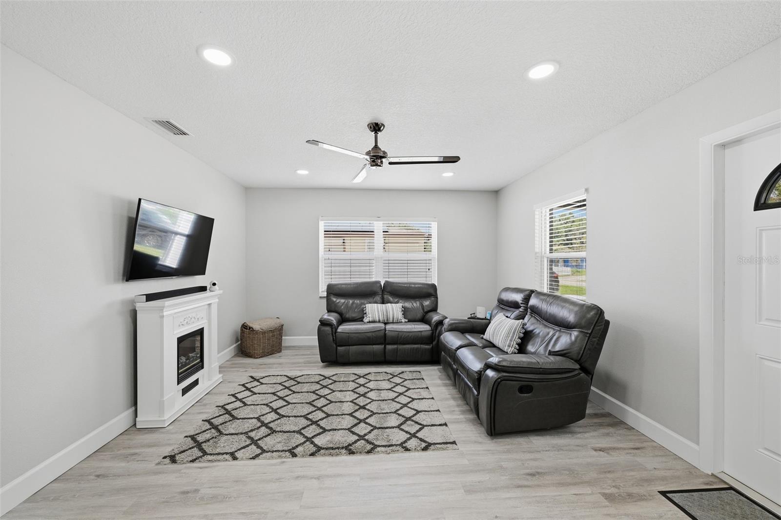 8015 TUDOR PL