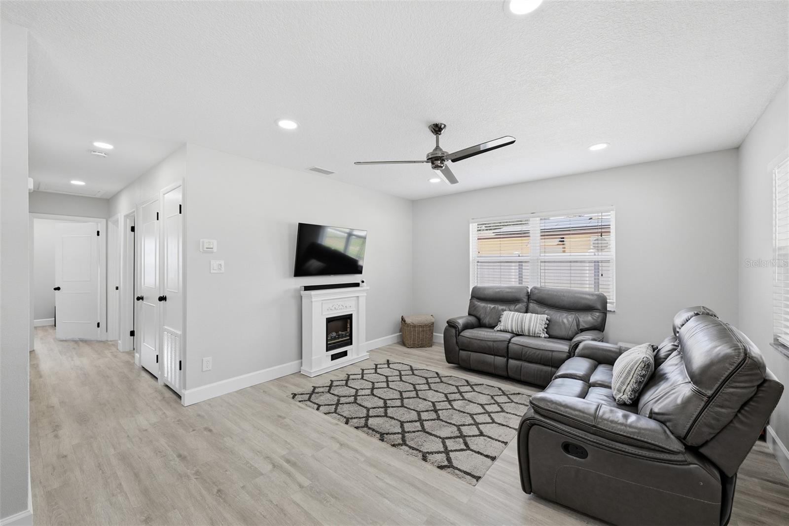 8015 TUDOR PL