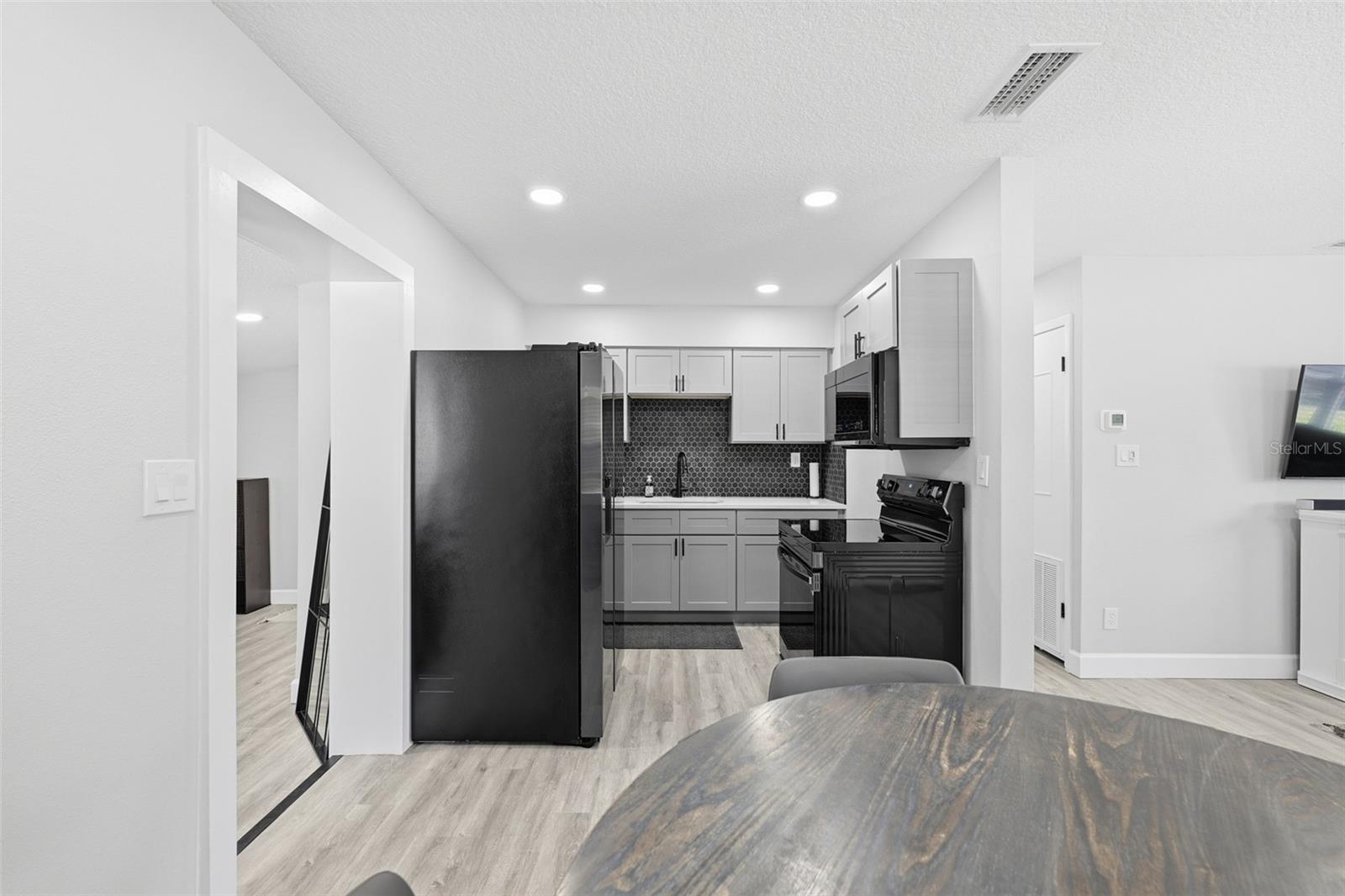 8015 TUDOR PL