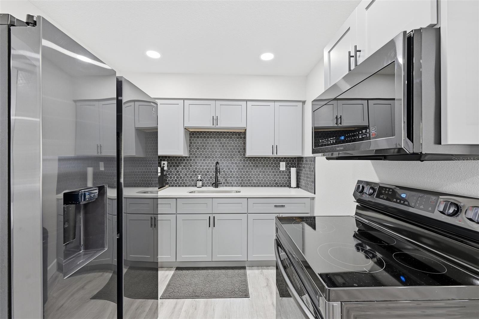 8015 TUDOR PL