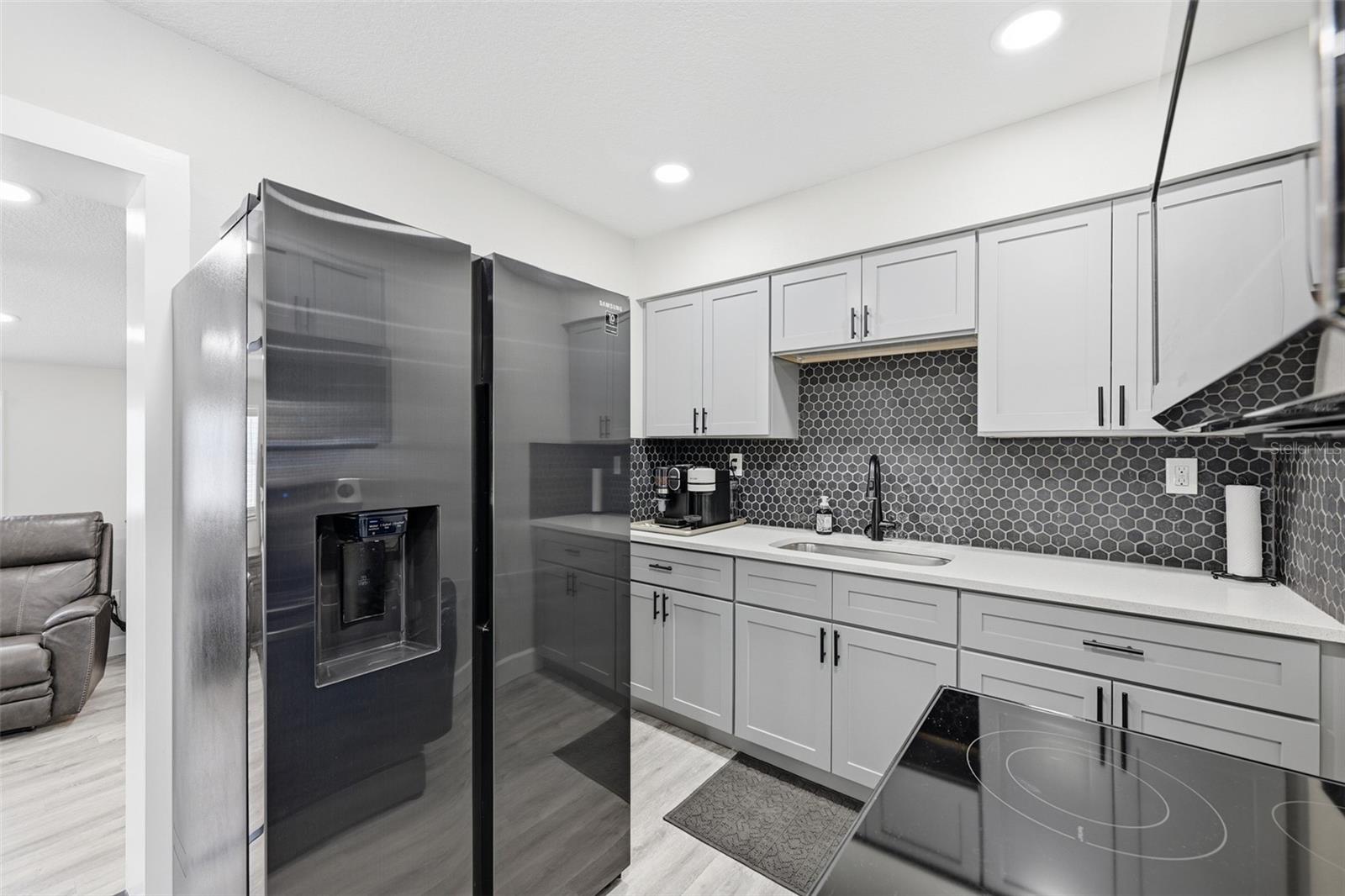 8015 TUDOR PL