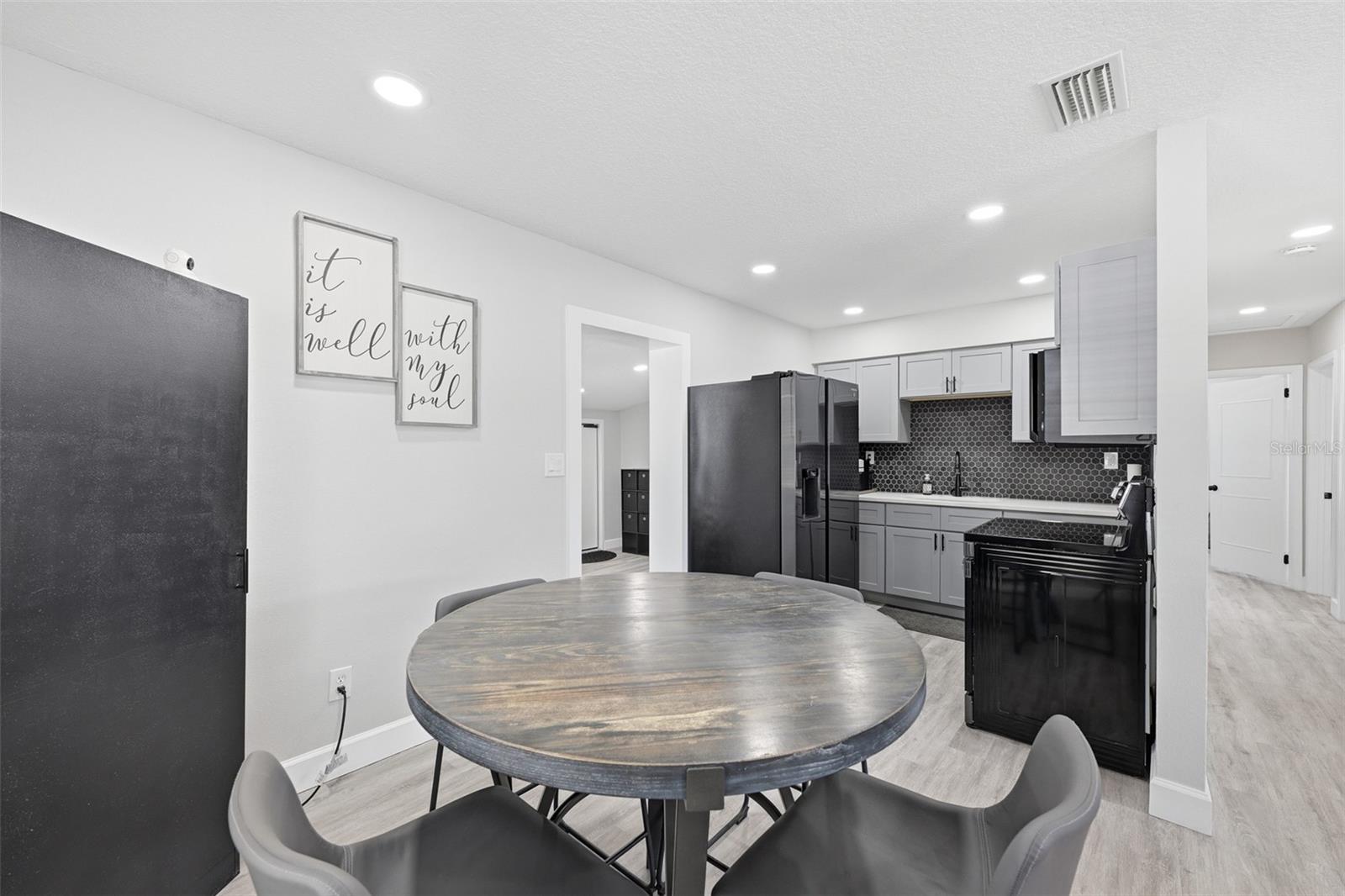 8015 TUDOR PL