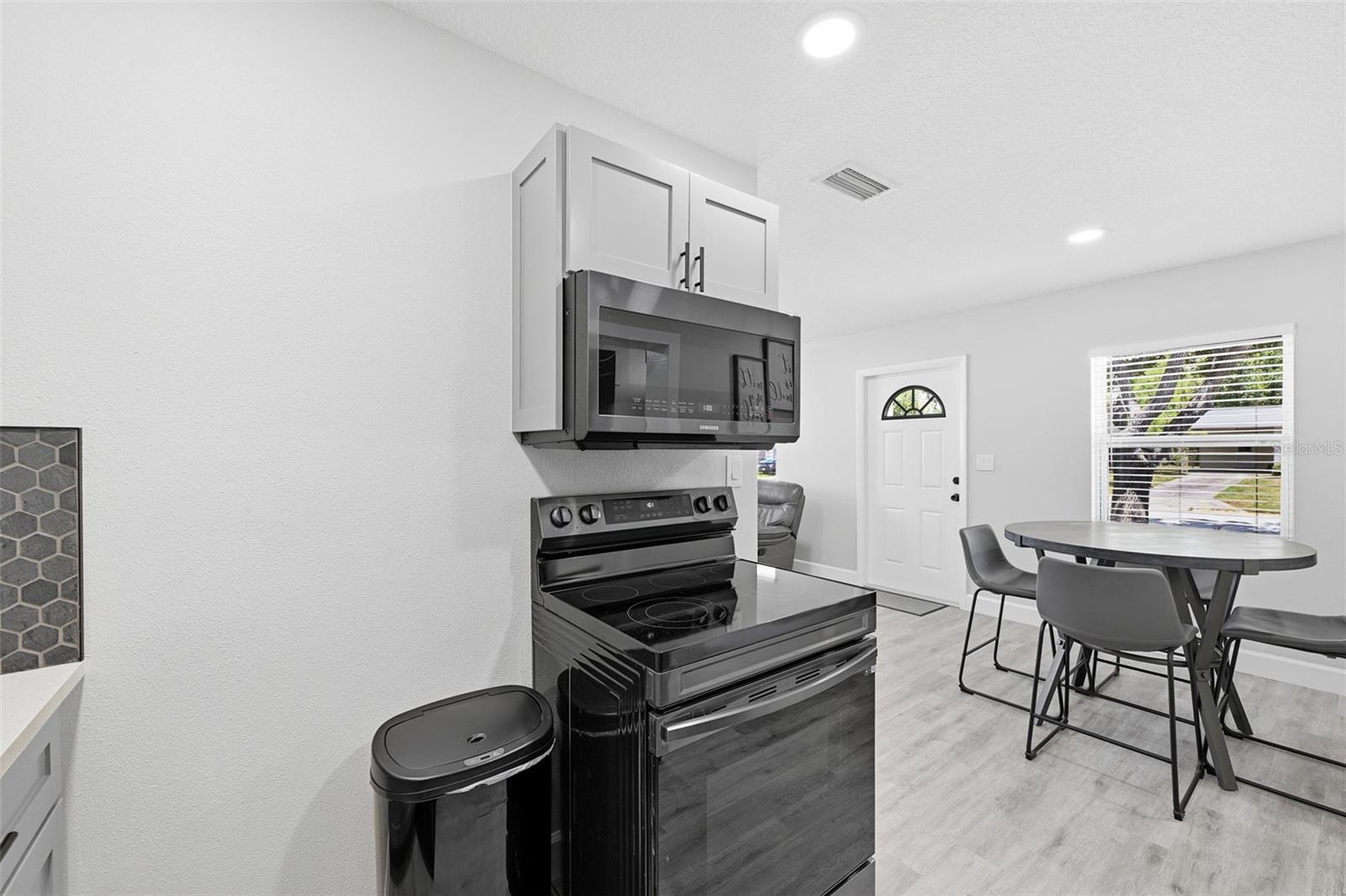 8015 TUDOR PL