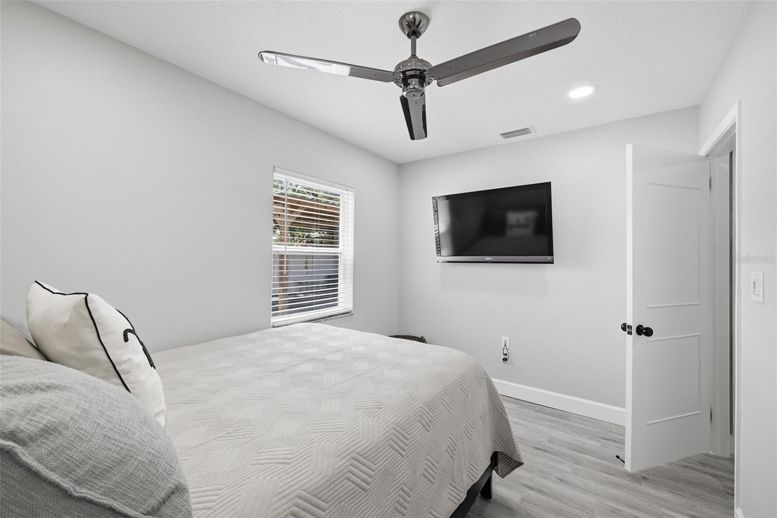 8015 TUDOR PL