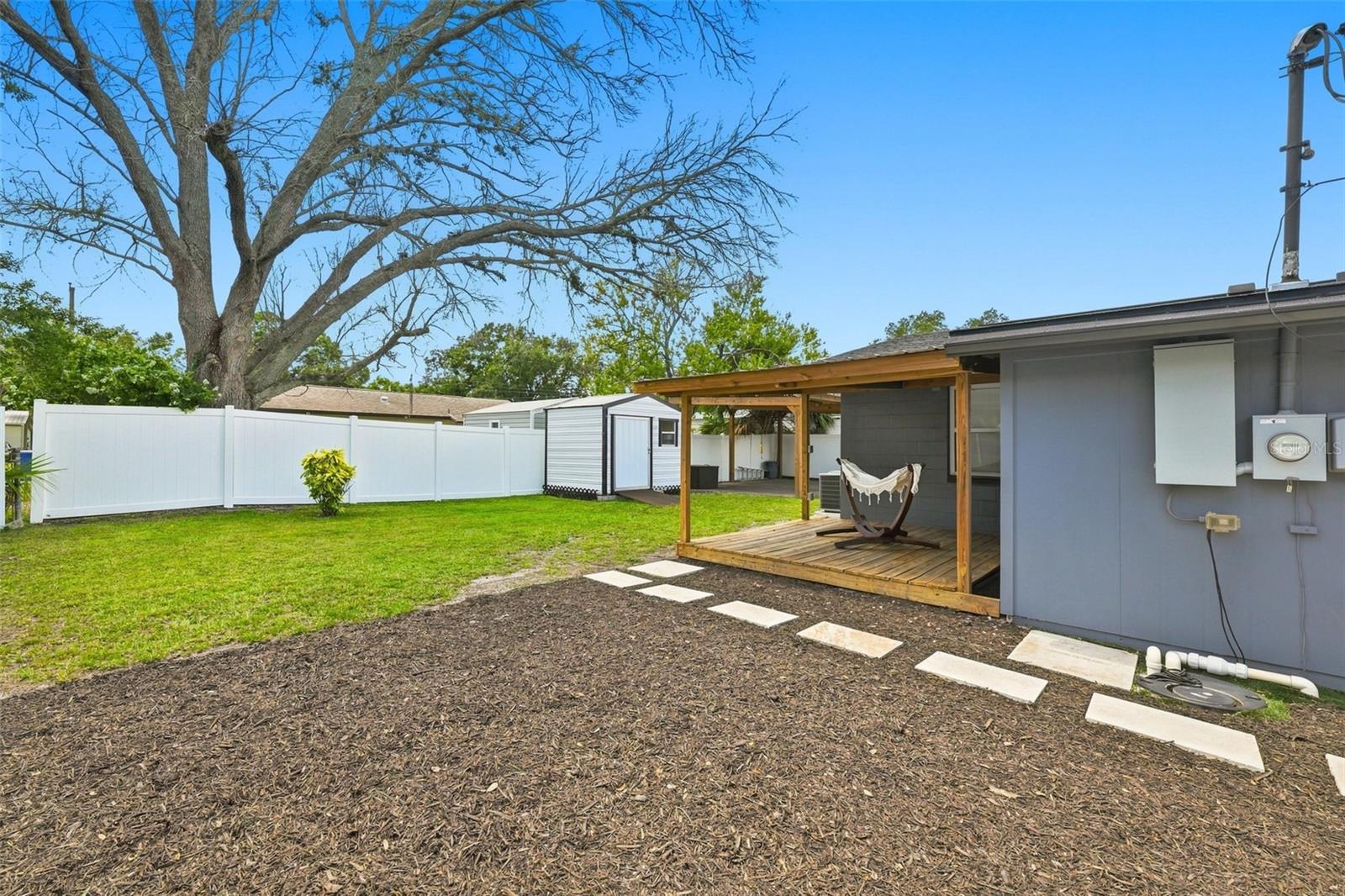 8015 TUDOR PL