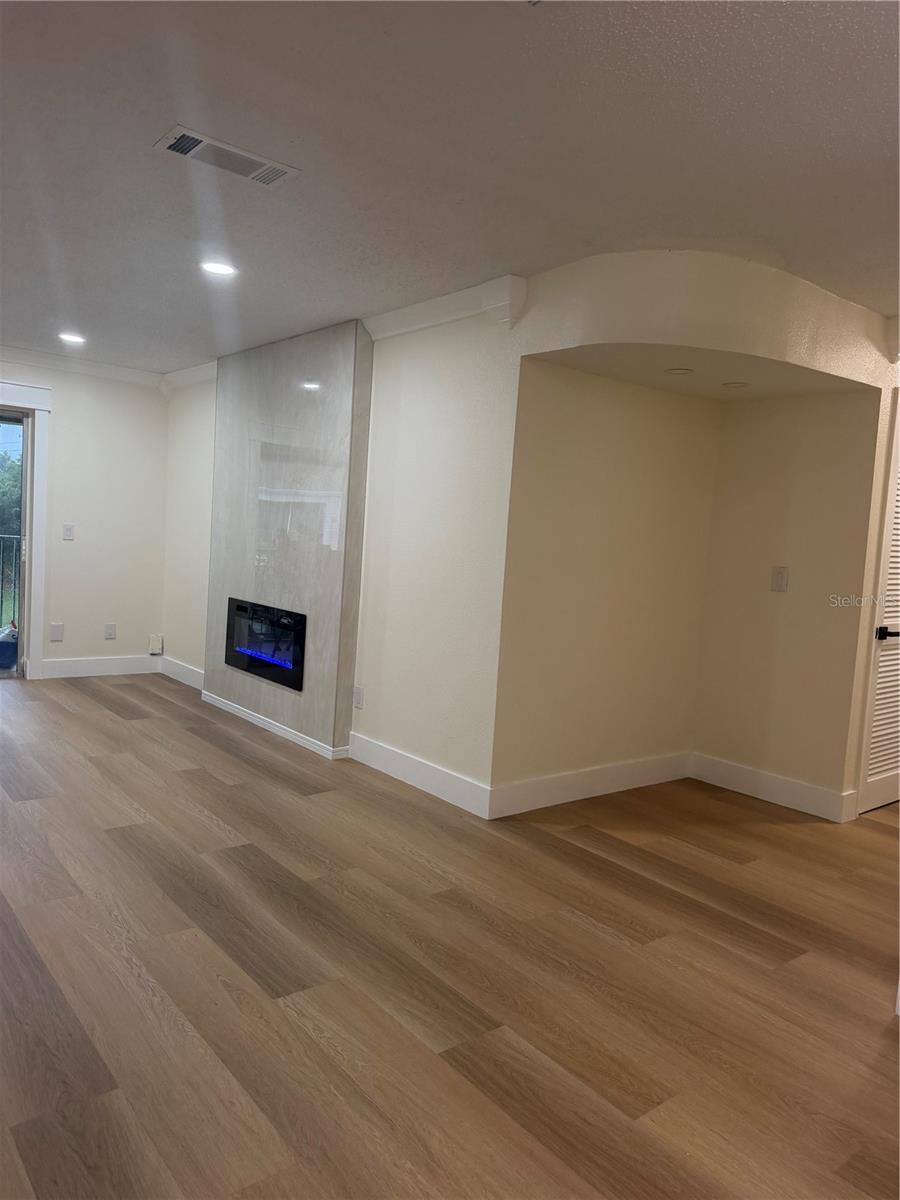 7210 N MANHATTAN AVE #1724