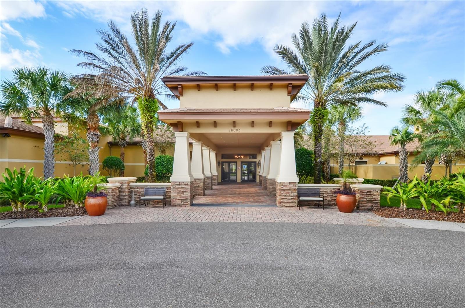 4952 SANDY GLEN WAY