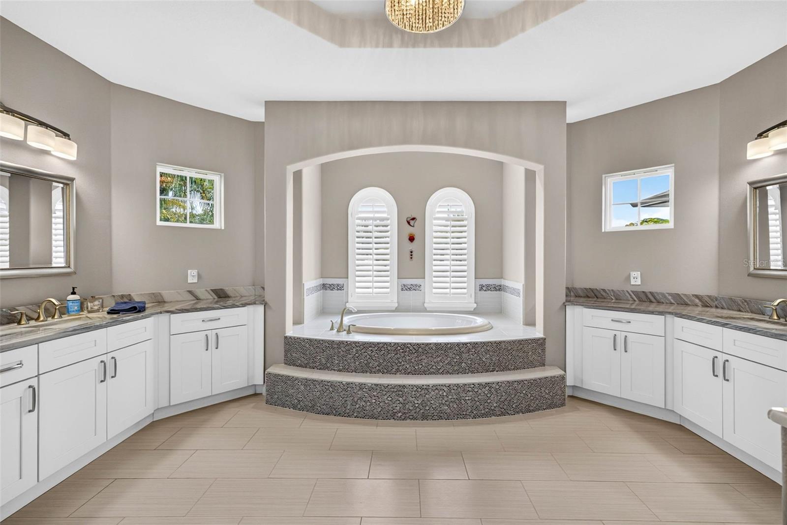 4760 LAGO VISTA CIR