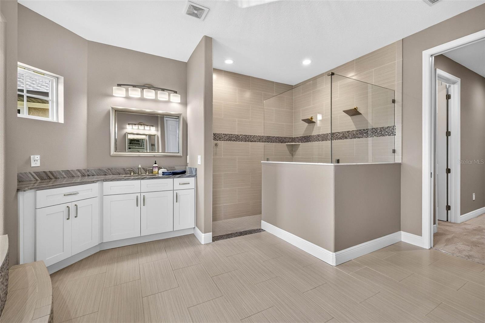 4760 LAGO VISTA CIR