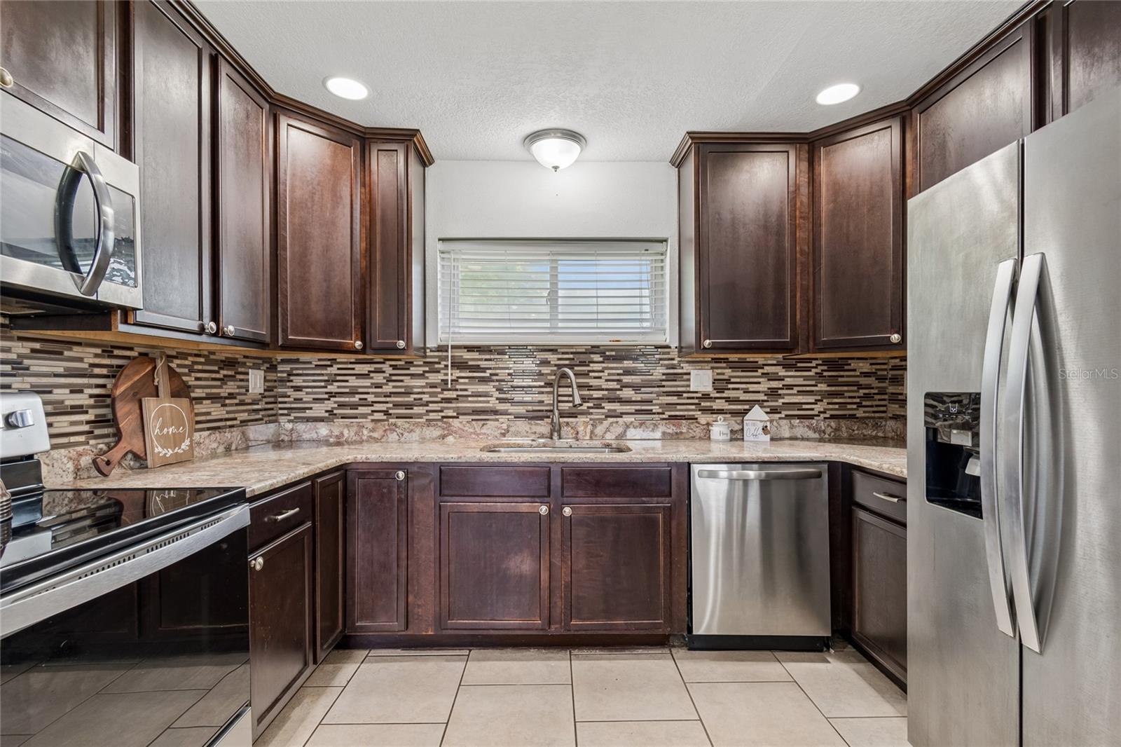 37913 WICKLOW AVE
