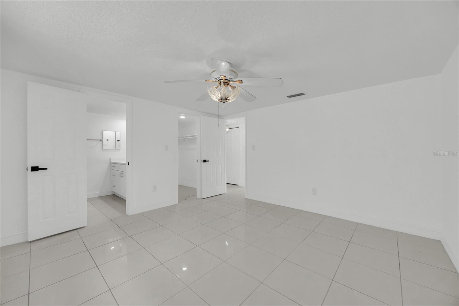 4618 CORNER CT