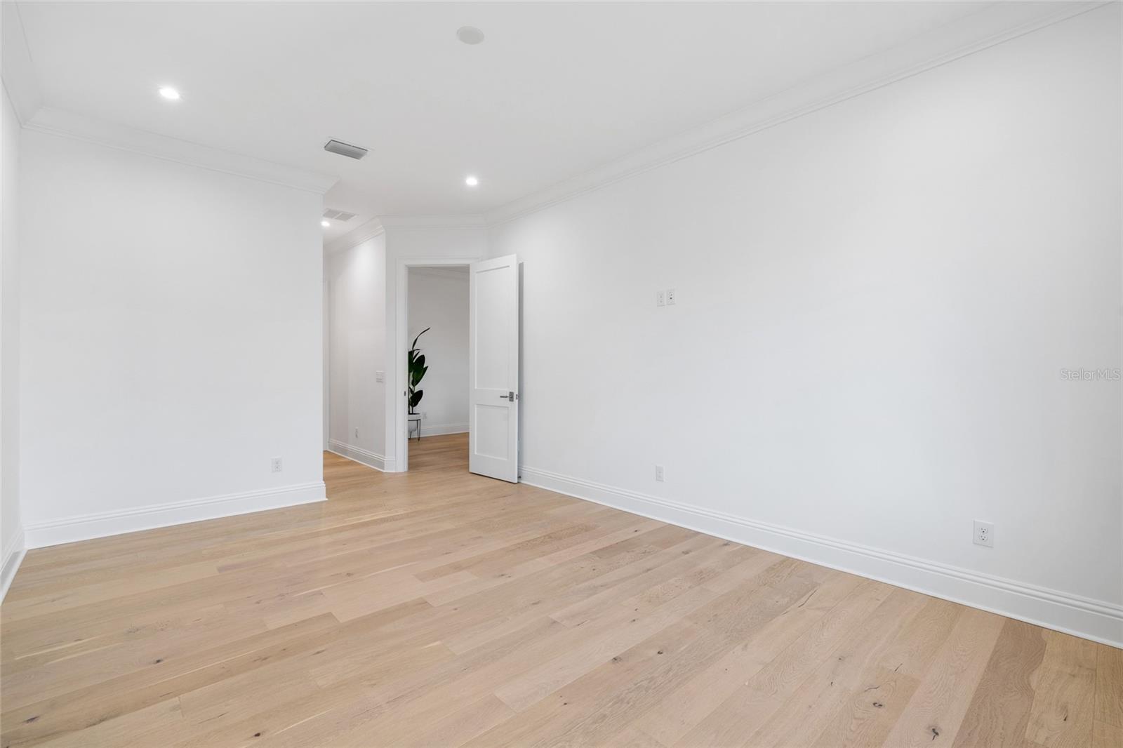 5025 W DANTE AVE