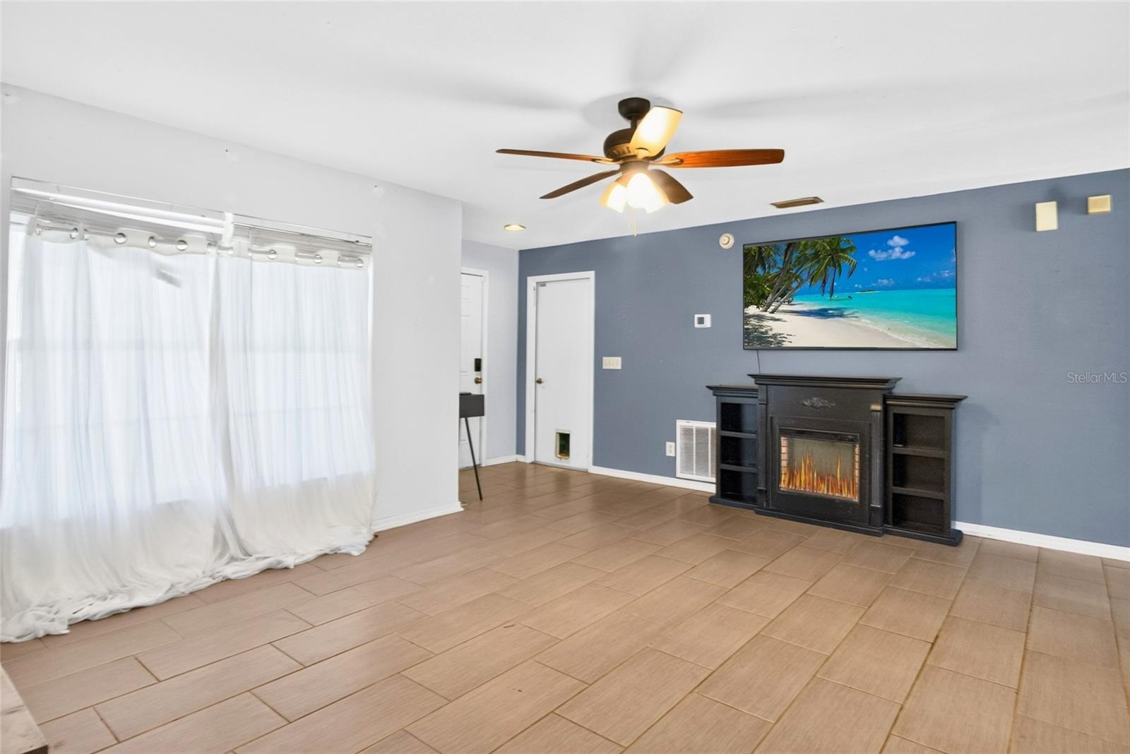 518 SUMMER SAILS DR