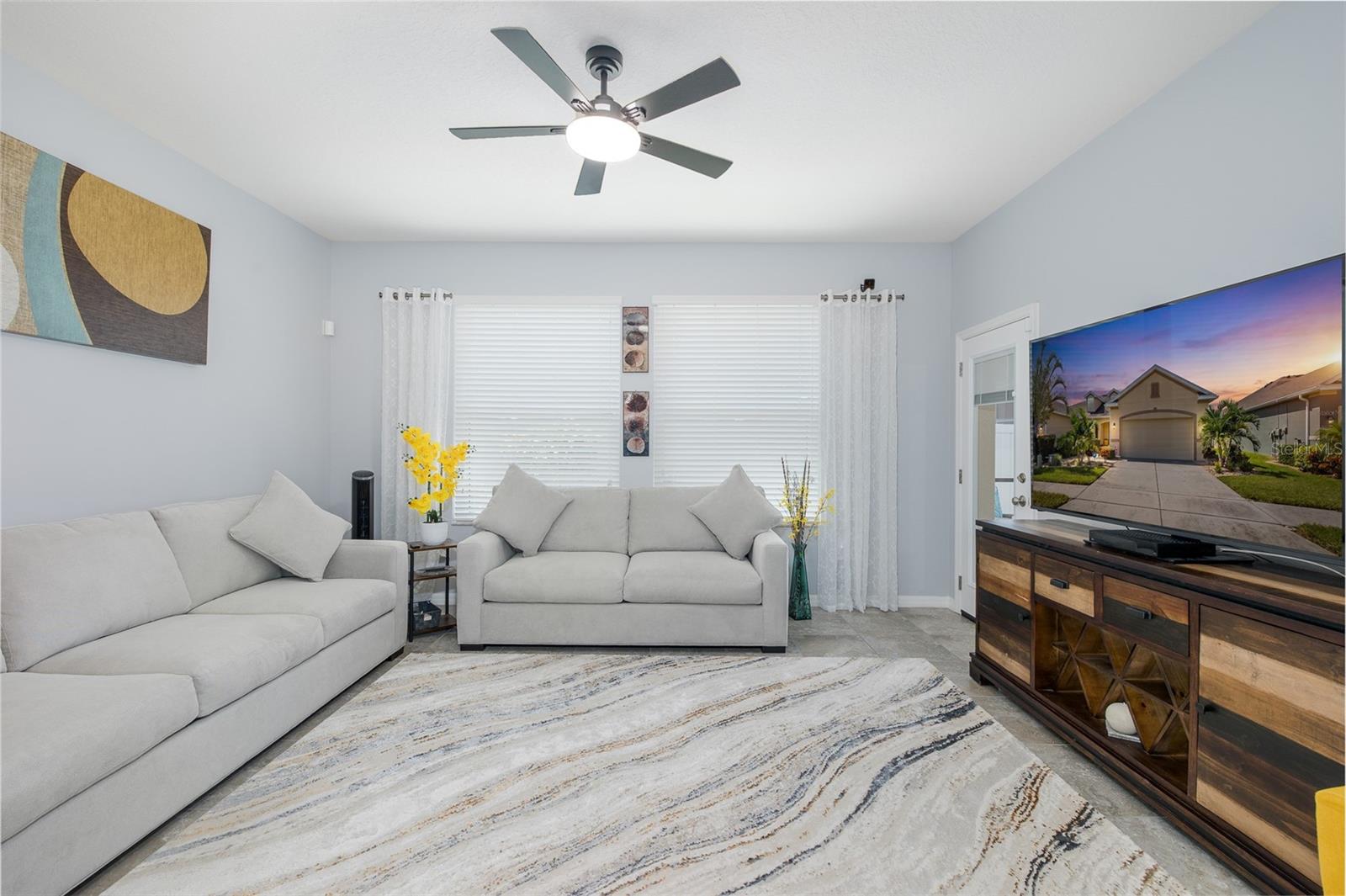 2220 PARROT FISH DR
