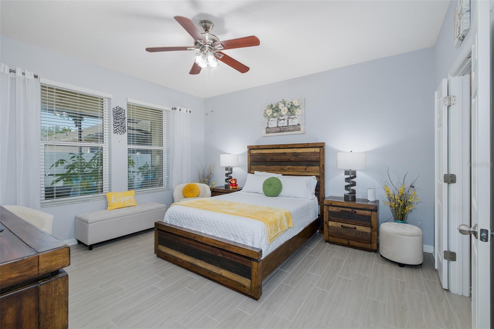 2220 PARROT FISH DR