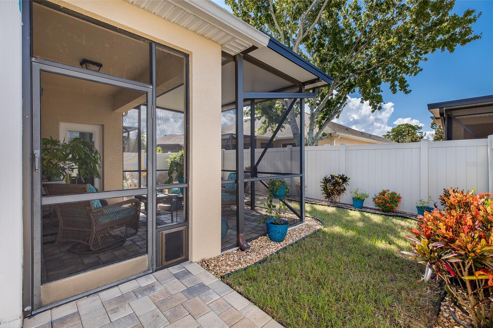 2220 PARROT FISH DR