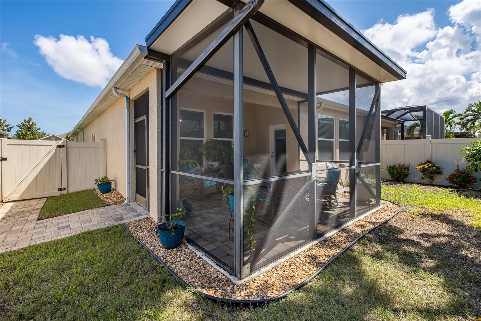 2220 PARROT FISH DR