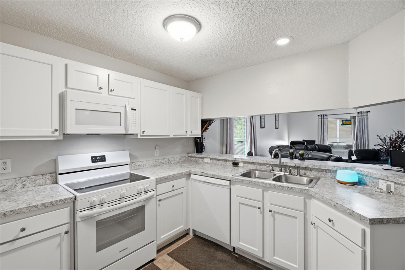 3203 DELEUIL AVE