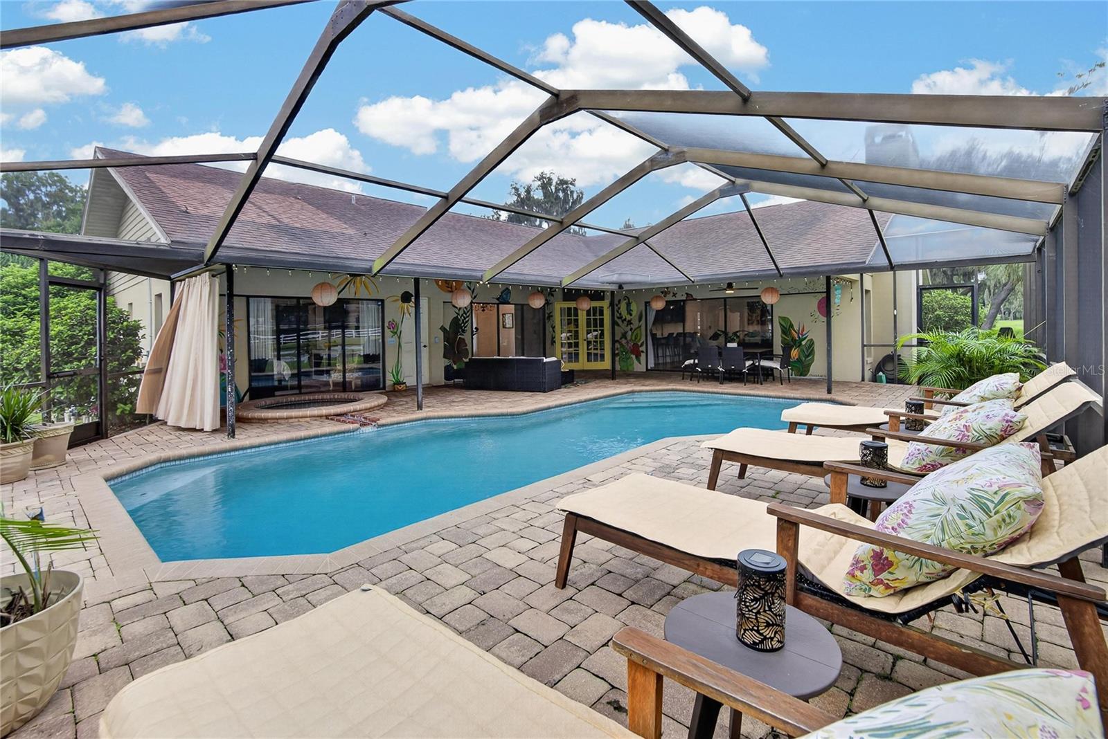 2814 HAMMOCK DR