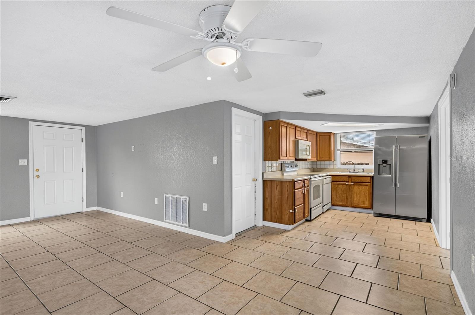 9831 RAINBOW LN