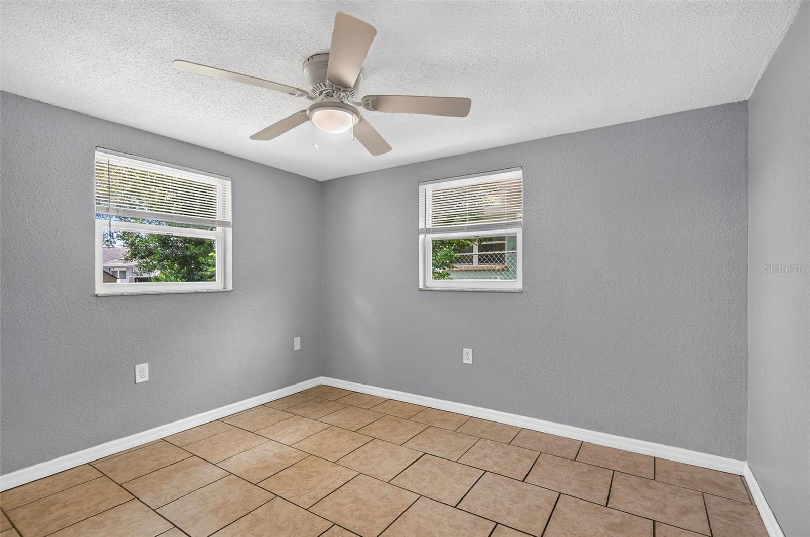 9831 RAINBOW LN