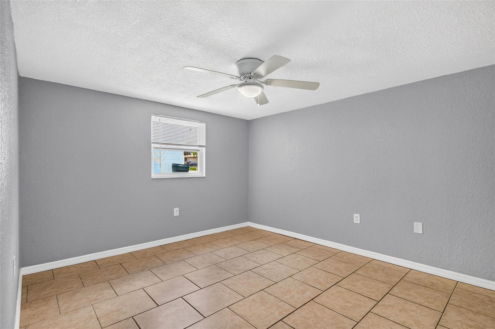 9831 RAINBOW LN