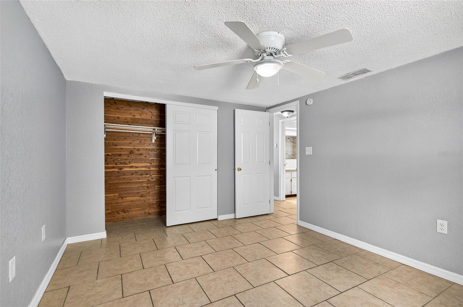9831 RAINBOW LN