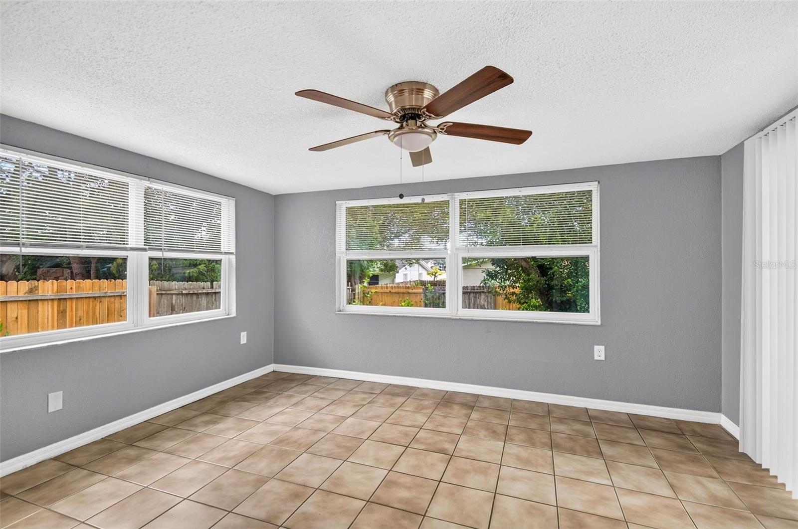 9831 RAINBOW LN