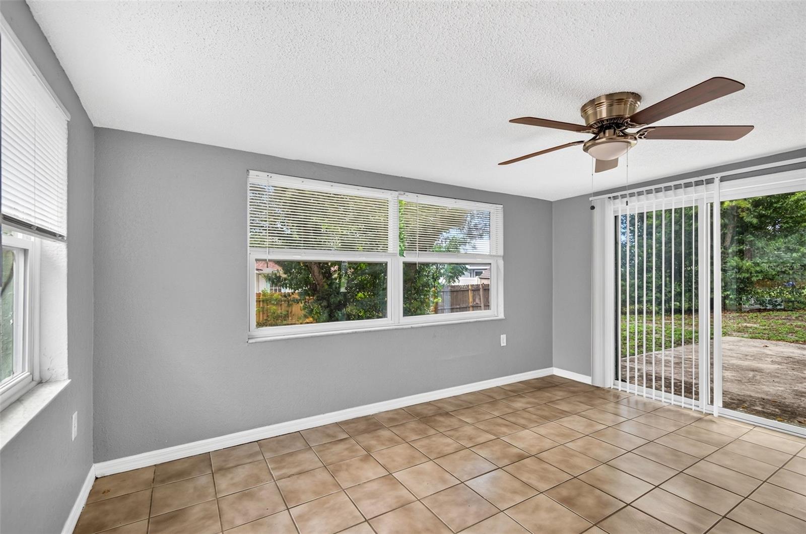9831 RAINBOW LN