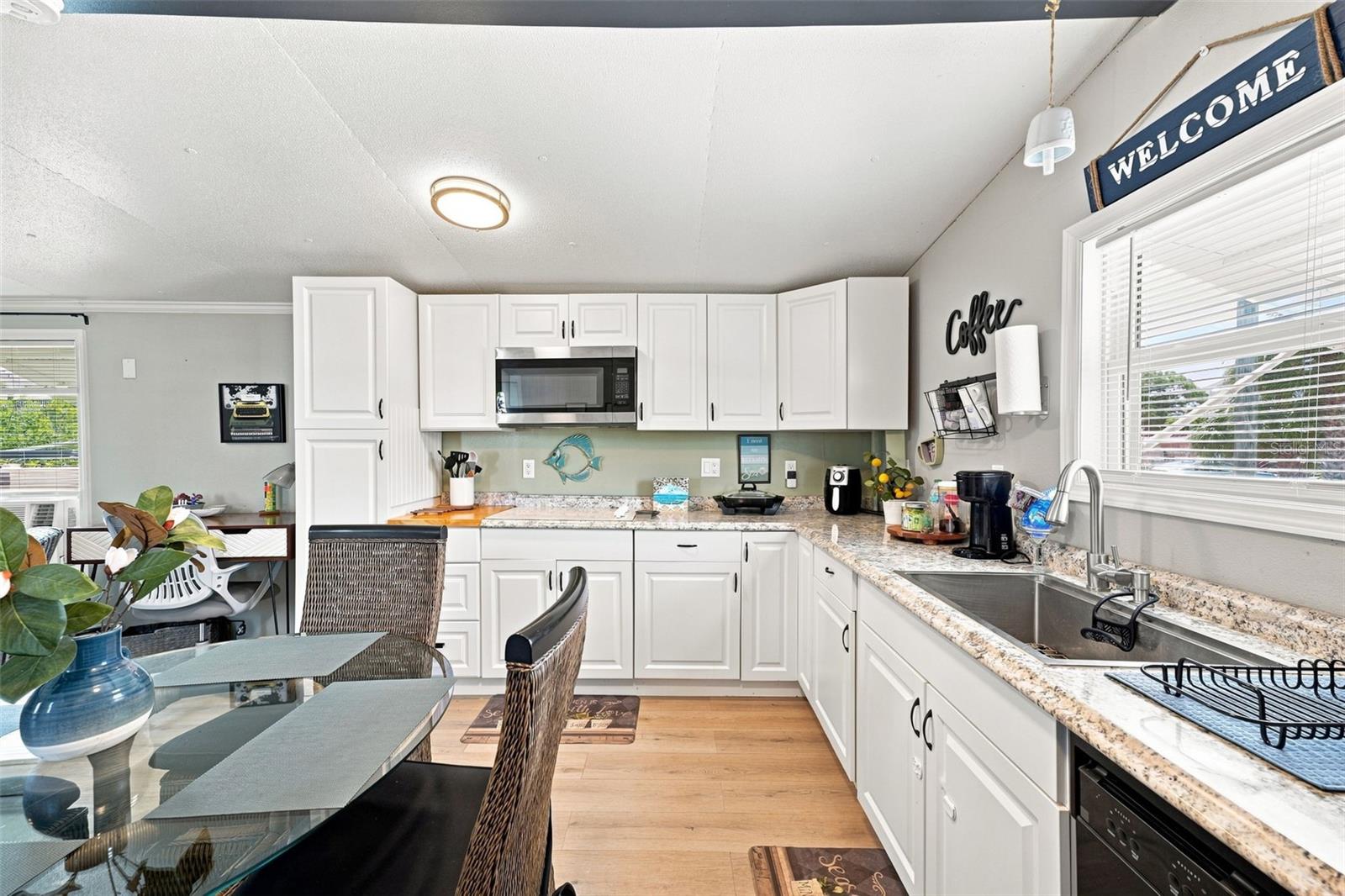 6819 HERON LN