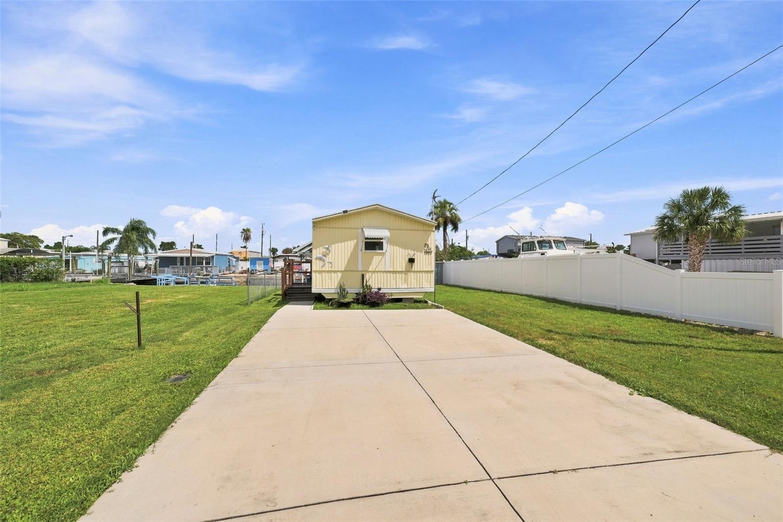 6819 HERON LN