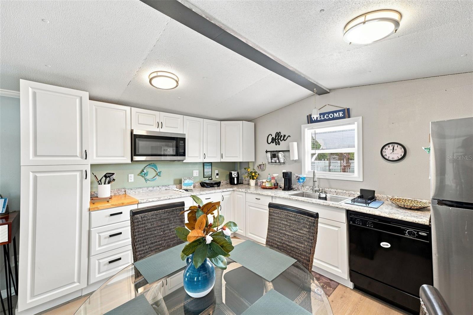 6819 HERON LN