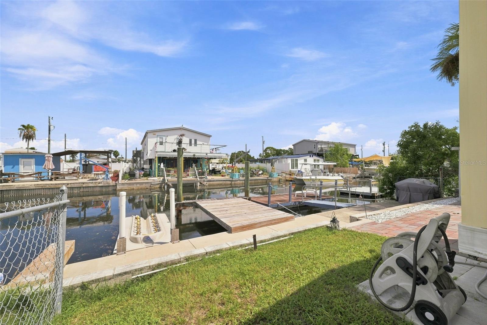 6819 HERON LN