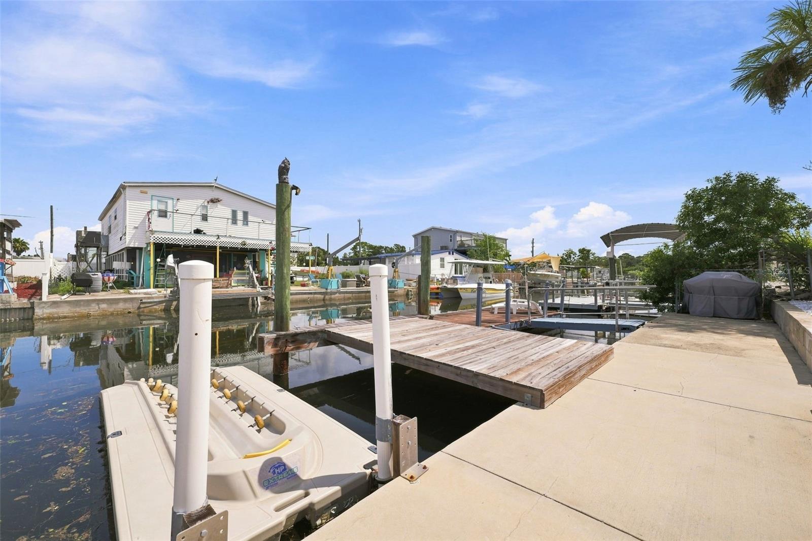 6819 HERON LN