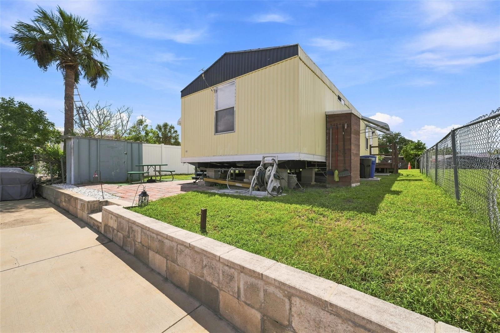 6819 HERON LN