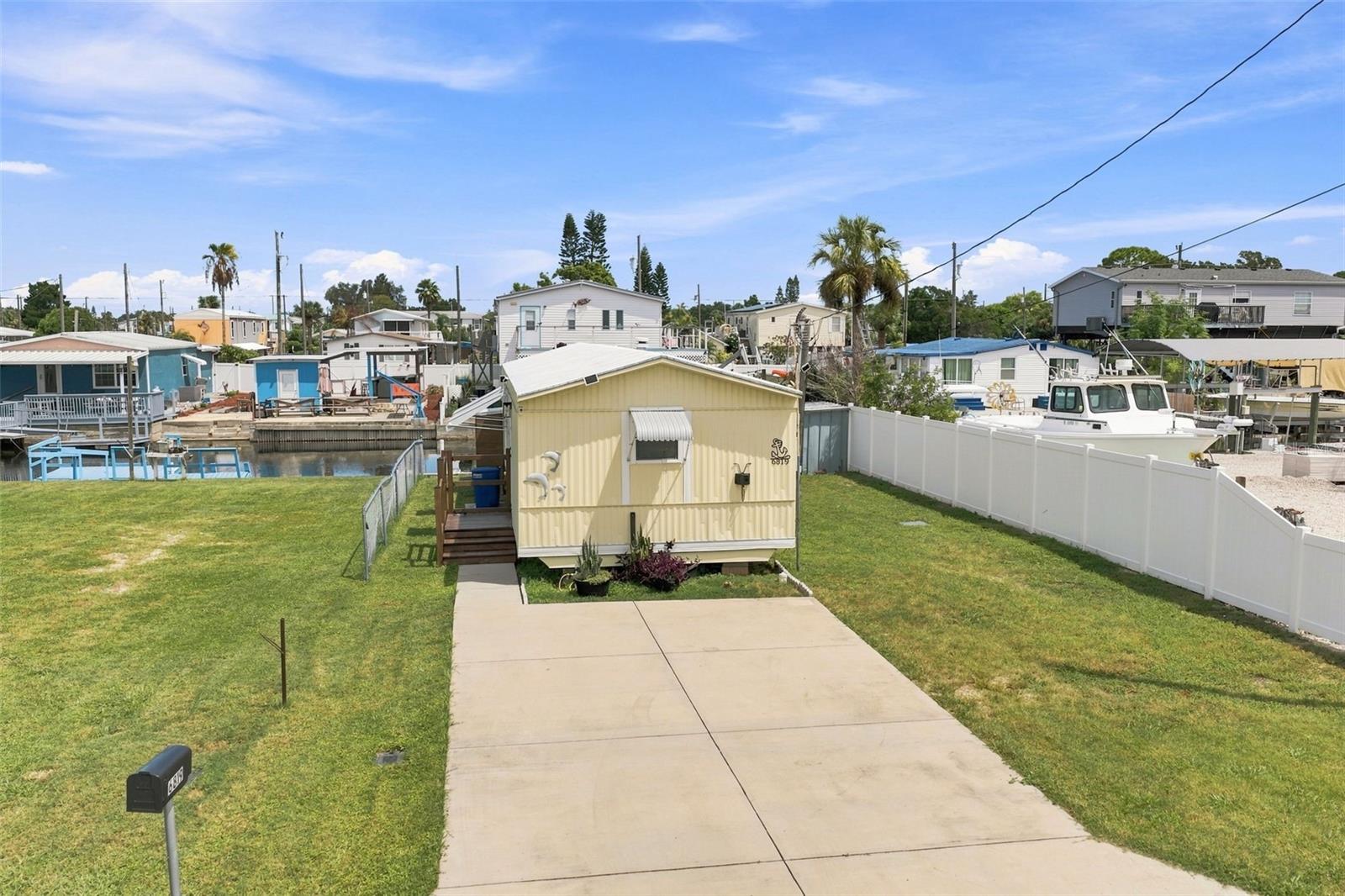 6819 HERON LN