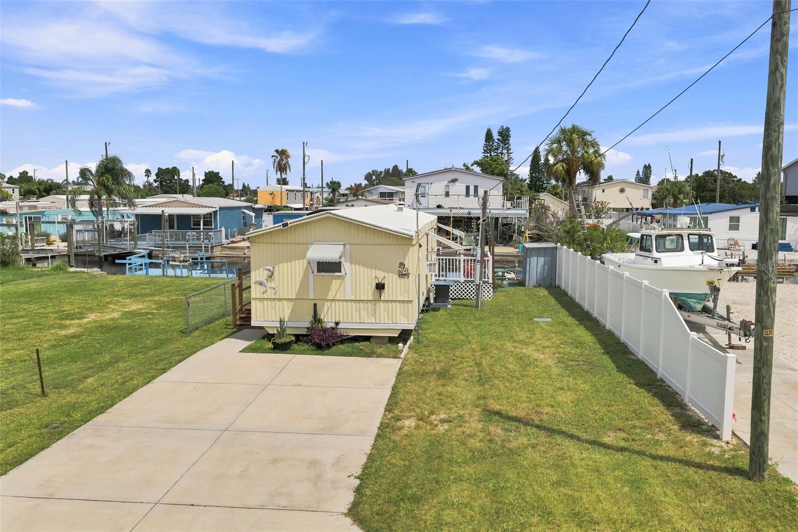 6819 HERON LN