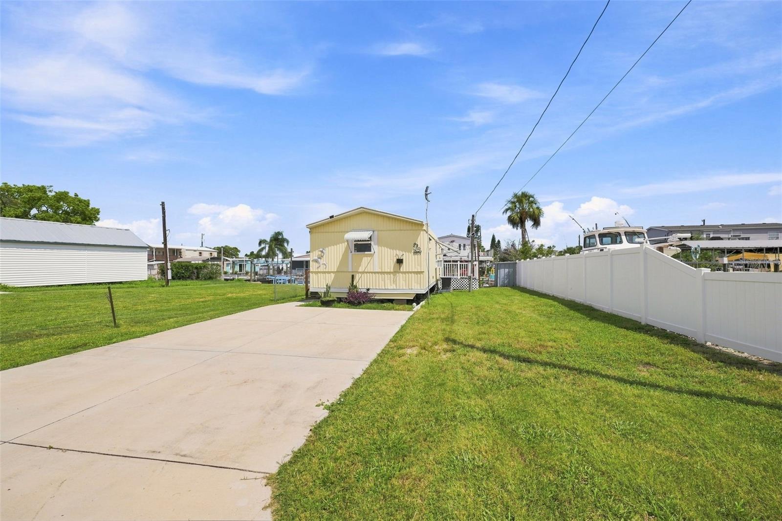 6819 HERON LN