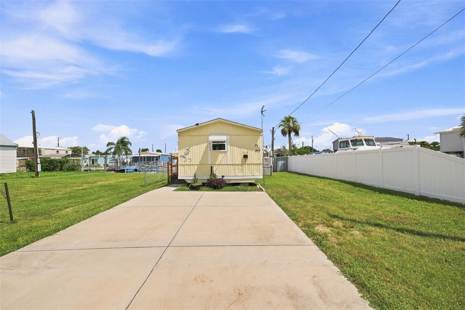 6819 HERON LN