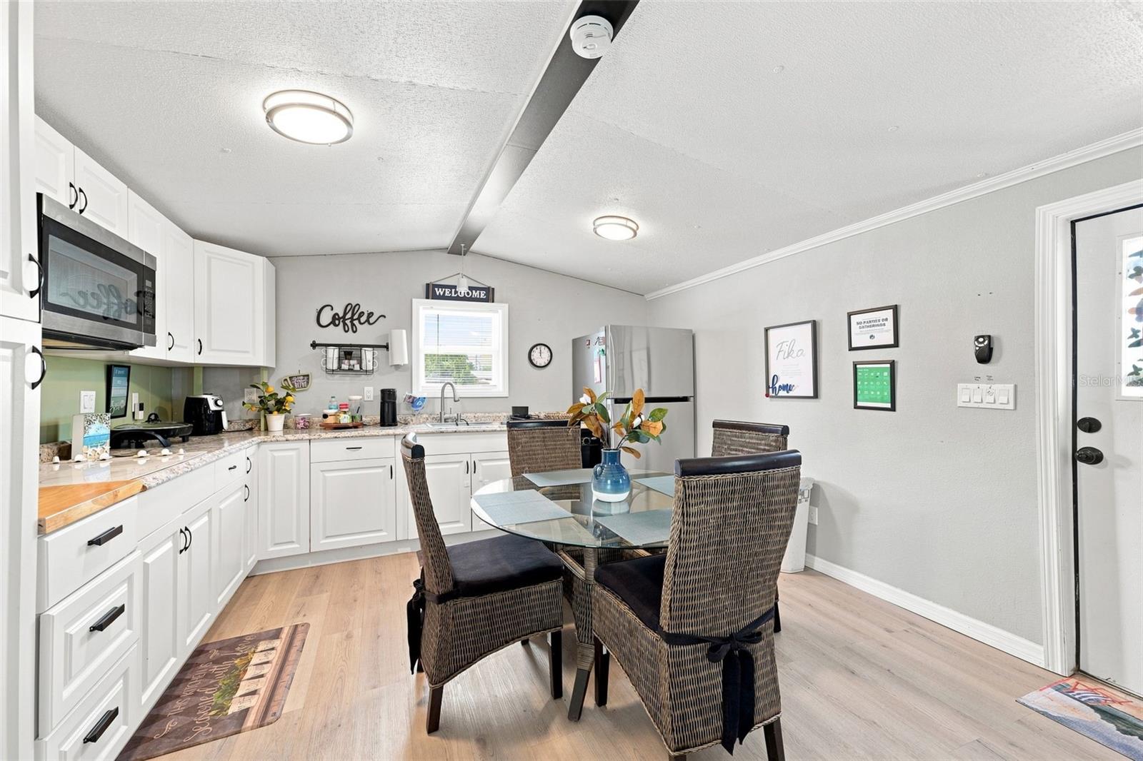 6819 HERON LN