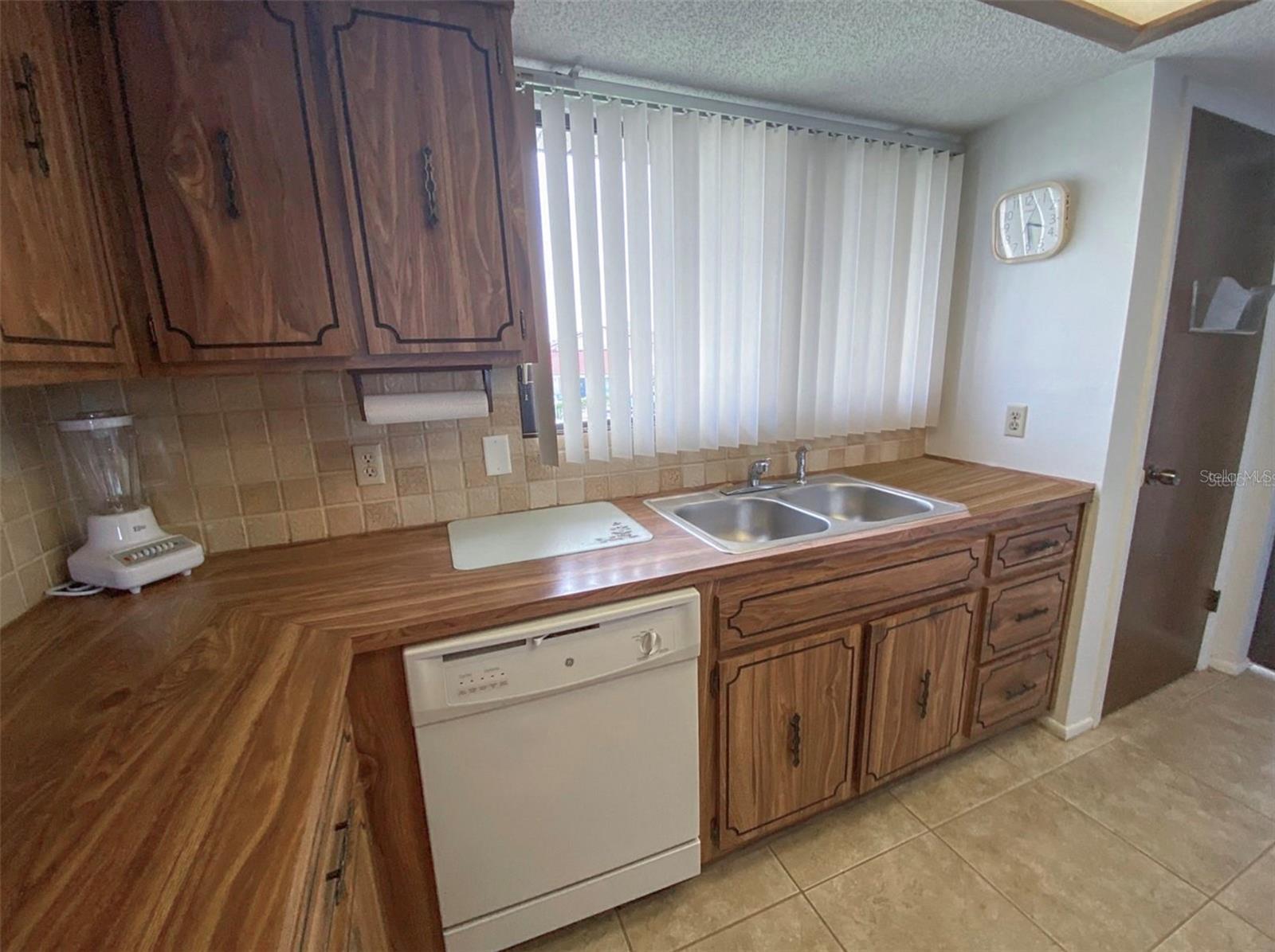 9940 EAGLES POINT CIR #4