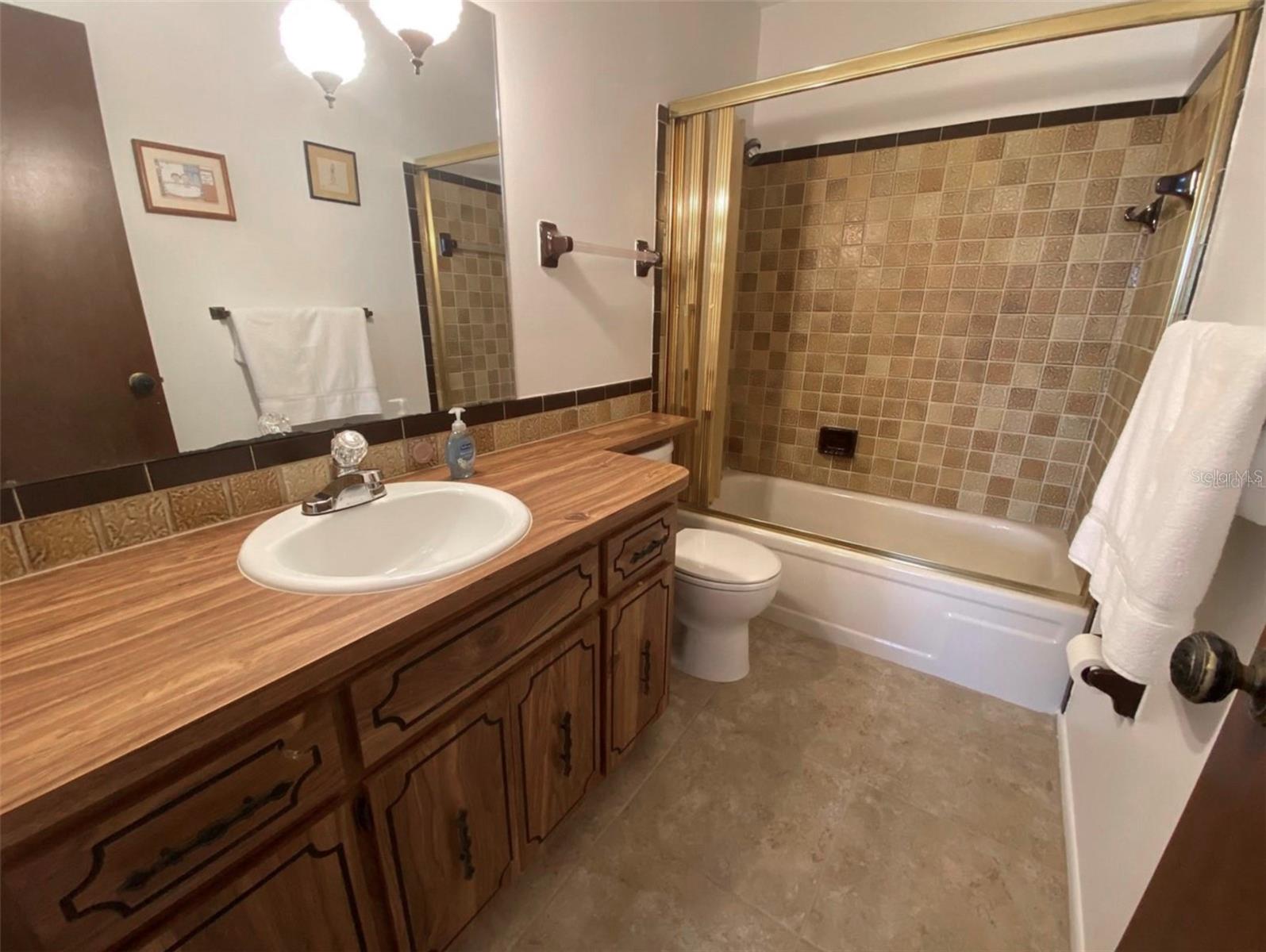 9940 EAGLES POINT CIR #4