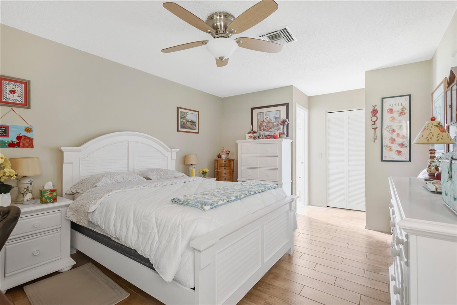 10811 PEPPERTREE LN