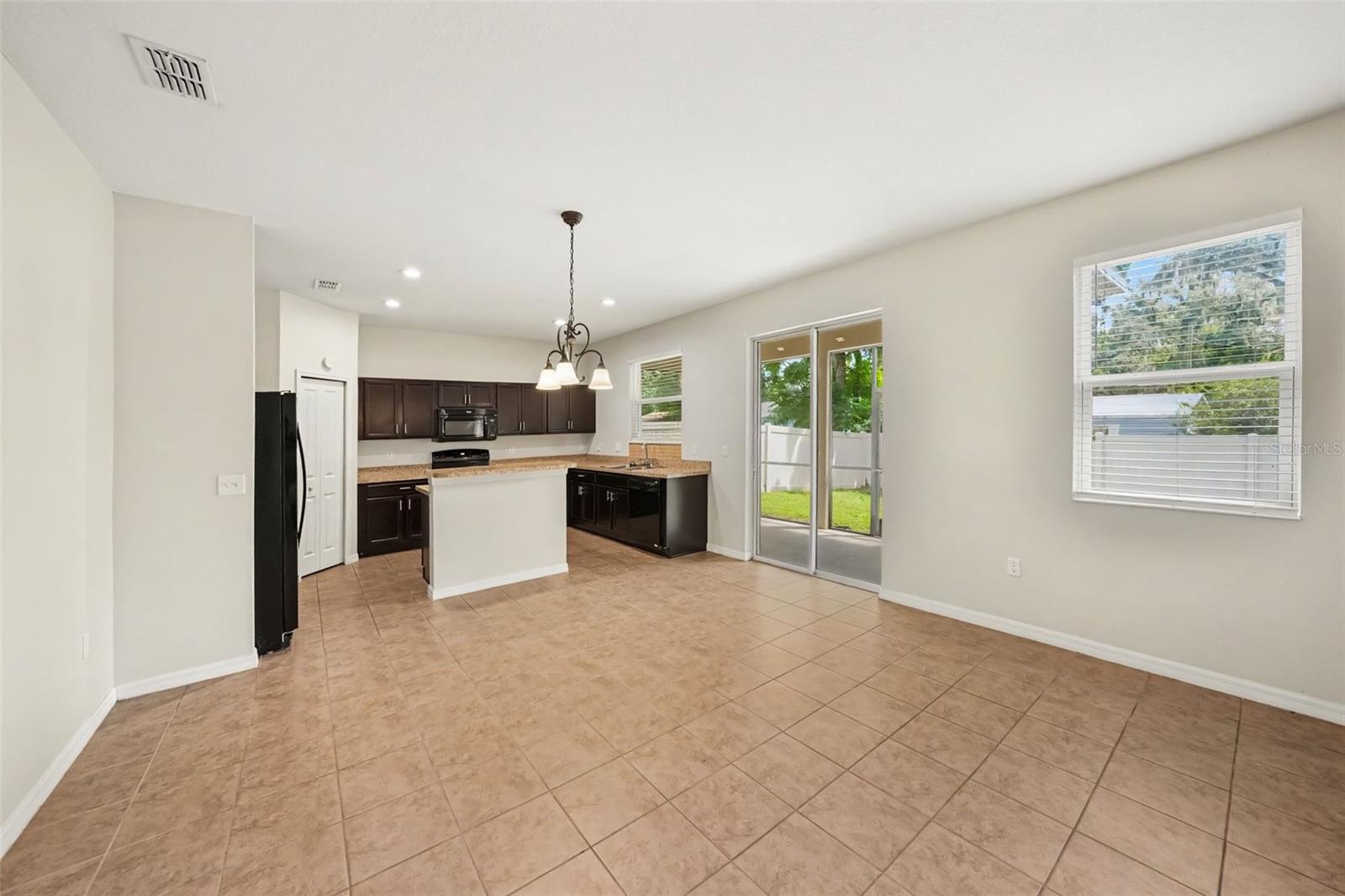 1102 CANYON OAKS DR